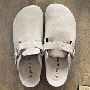 Qomfort Genuine Suede Clogs